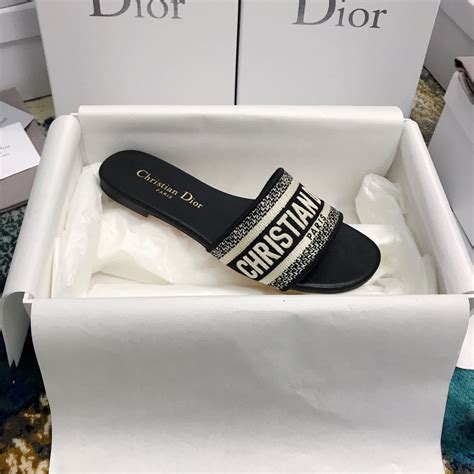 black embroidered dway slide